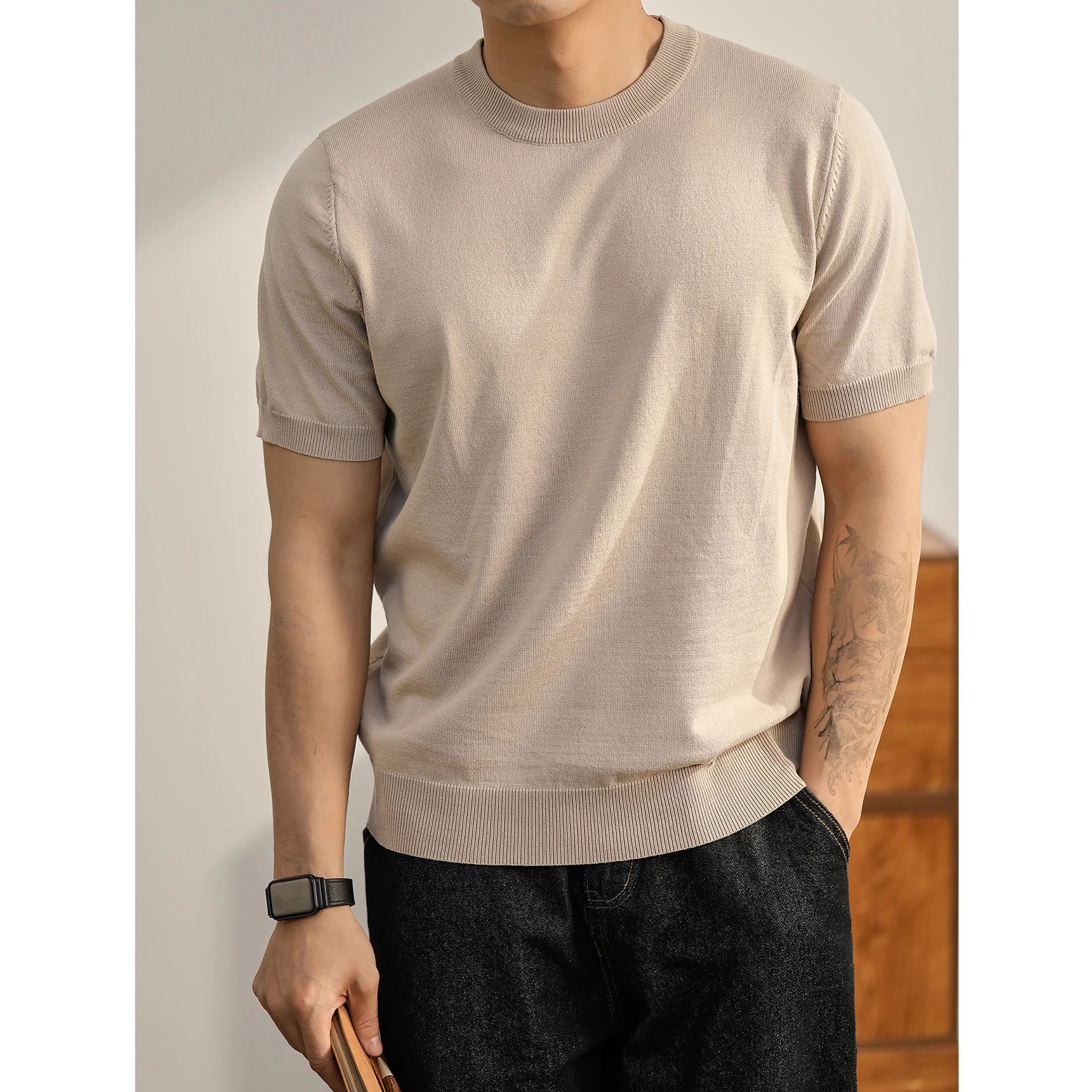 Short-sleeved knitted sweater