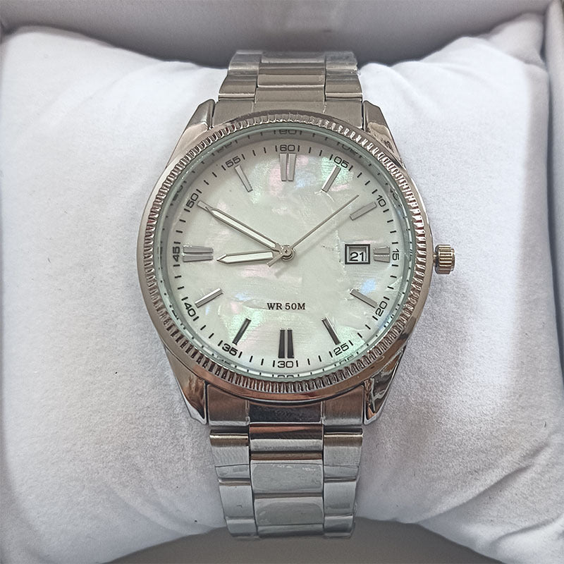 Minimalist Quartz Watch with Calendar
