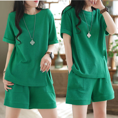 Casual shorts and retro short-sleeved shirts