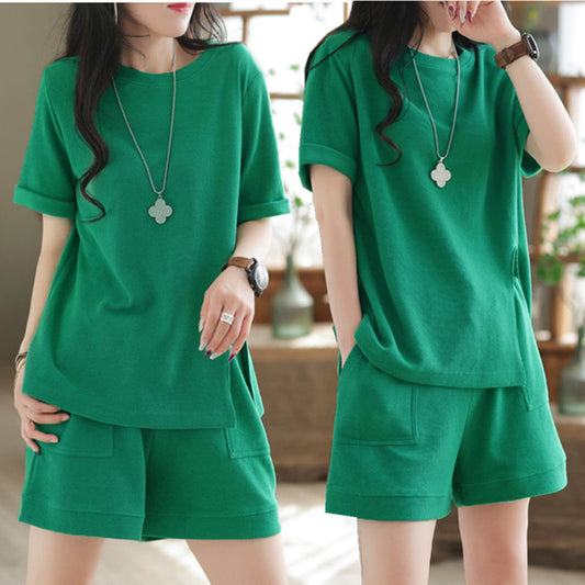 Casual shorts and retro short-sleeved shirts