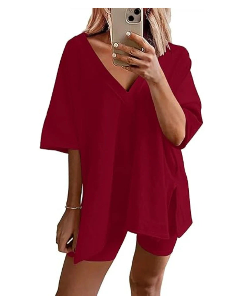 High-waisted, slimming short-sleeved shirts and shorts