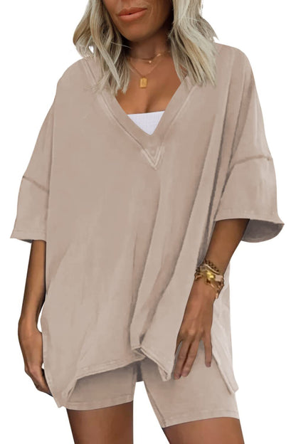 High-waisted, slimming short-sleeved shirts and shorts
