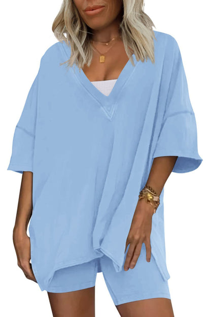 High-waisted, slimming short-sleeved shirts and shorts