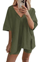 High-waisted, slimming short-sleeved shirts and shorts