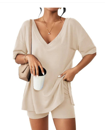 High-waisted, slimming short-sleeved shirts and shorts