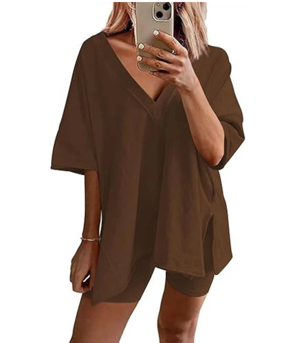 High-waisted, slimming short-sleeved shirts and shorts