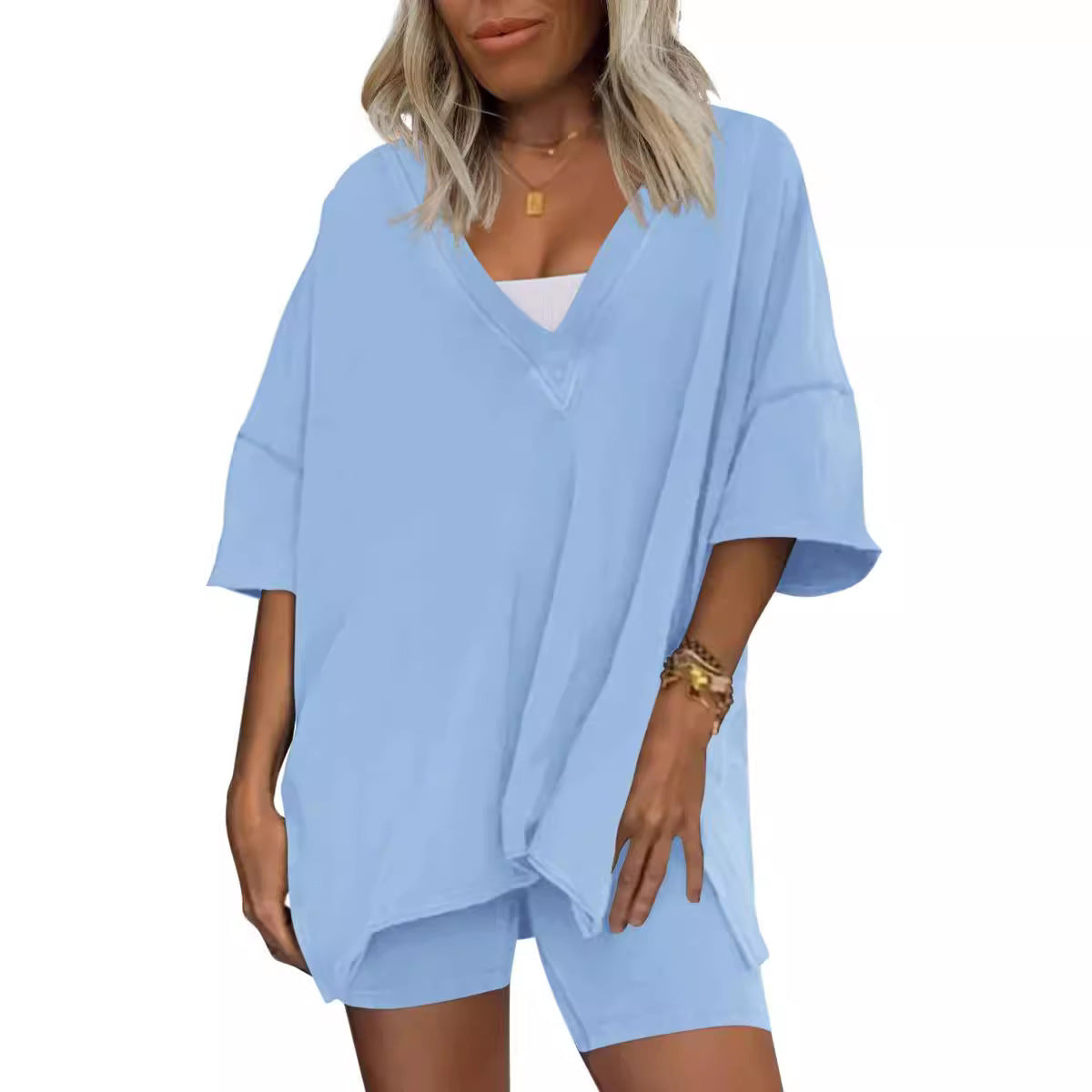 High-waisted, slimming short-sleeved shirts and shorts