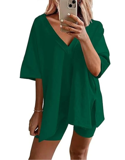 High-waisted, slimming short-sleeved shirts and shorts