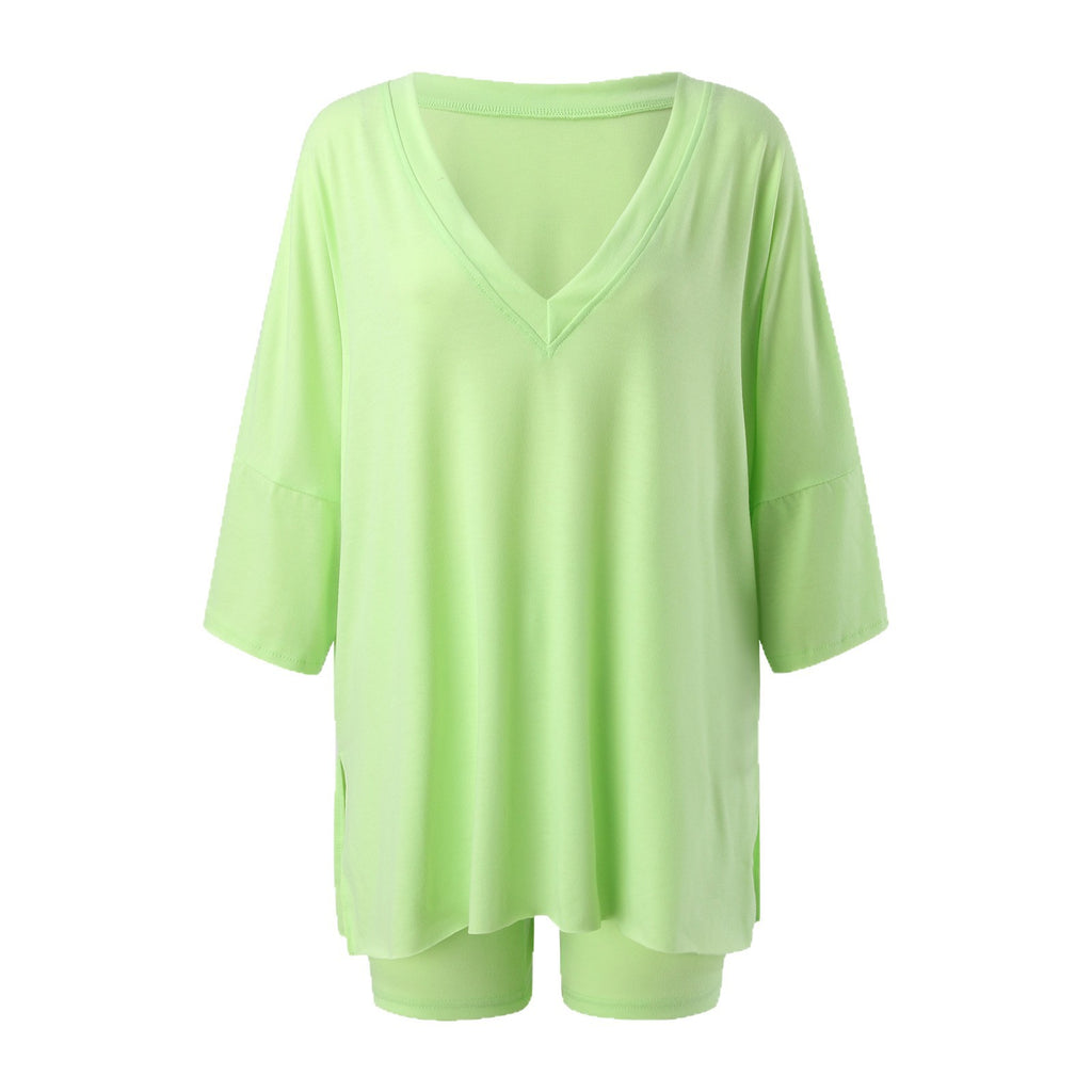 High-waisted, slimming short-sleeved shirts and shorts
