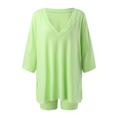 High-waisted, slimming short-sleeved shirts and shorts