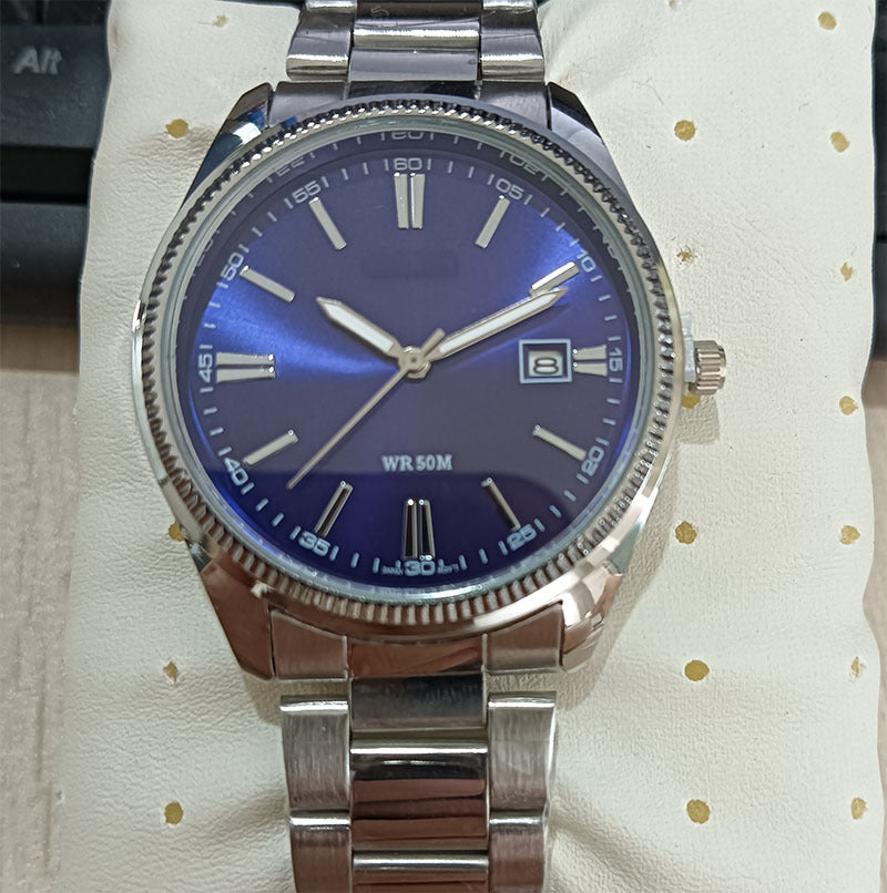 Minimalist Quartz Watch with Calendar